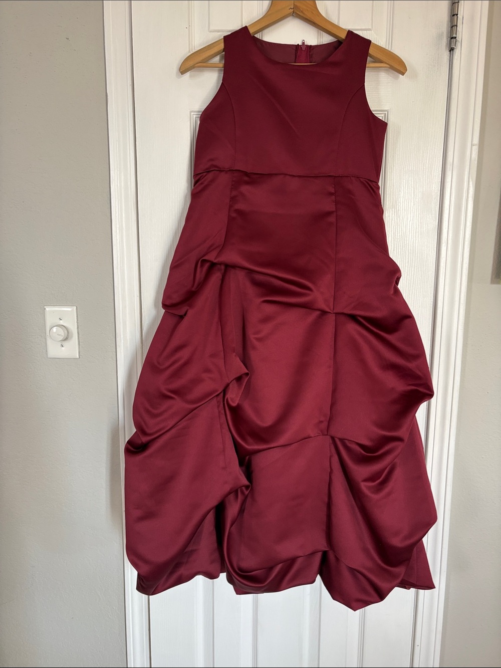 Sleeveless Burgundy Midi Dress with Draped Bubble Skirt